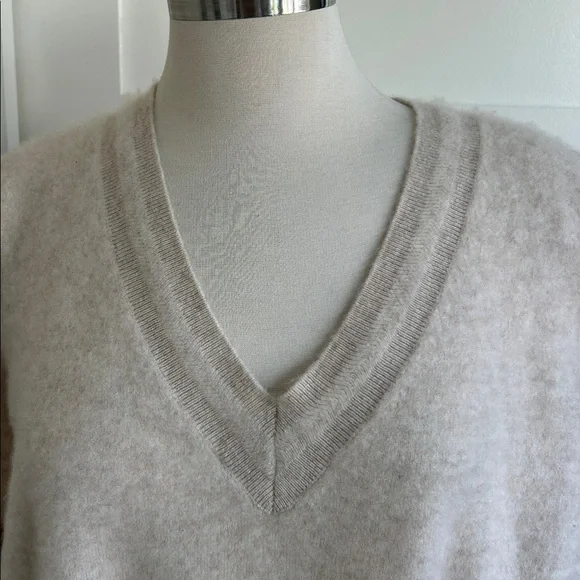 Boden/ Eva cream cashmere v neck Sweater - Picture 6 of 11